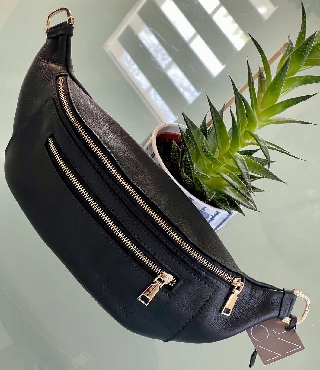 ANANÏ Leather Fanny Pack